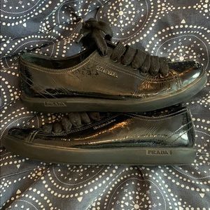 Preowned size 36 black patent leather Prada tennis